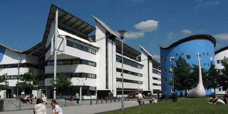 Ảnh: Khuôn viên hiện đại của UEL tại London