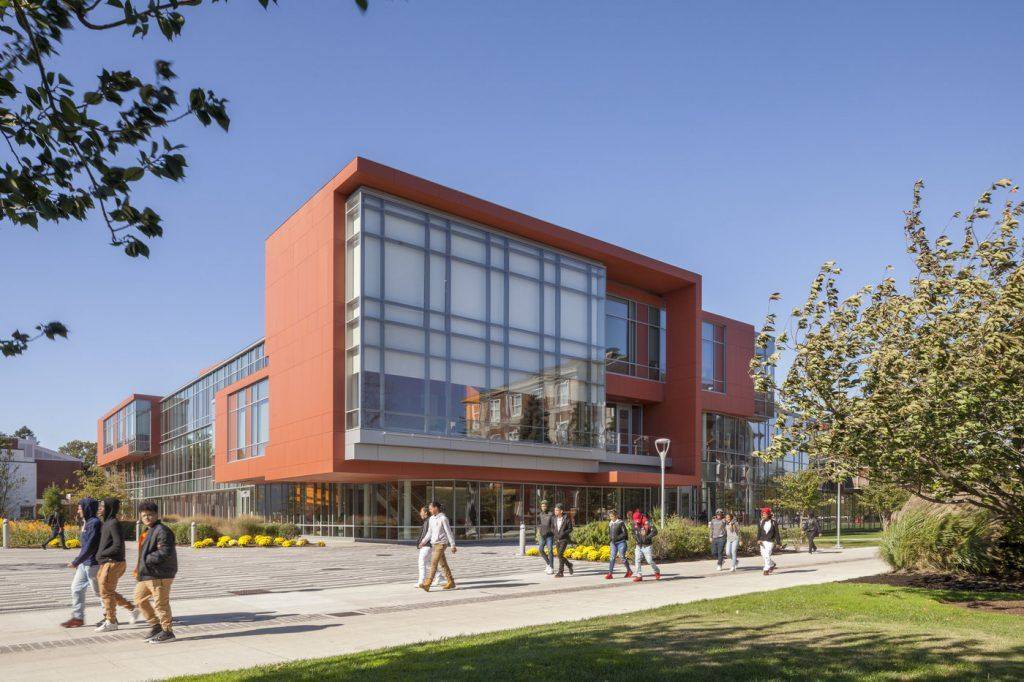 Adelphi University campus Garden City – đại học tư thục hàng đầu tại New York dành cho du học Mỹ 2025